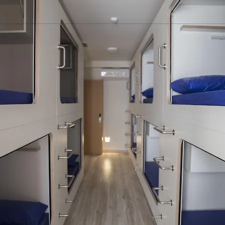 Cross (adults Only) Vandrarhem *