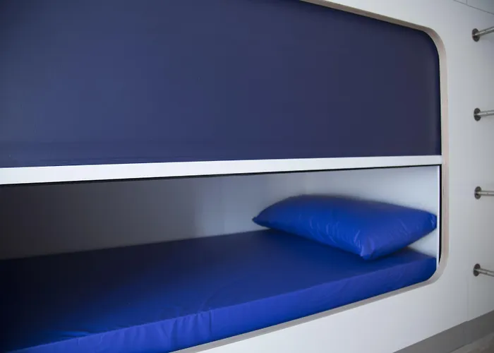 Hostel Cross (adults Only)