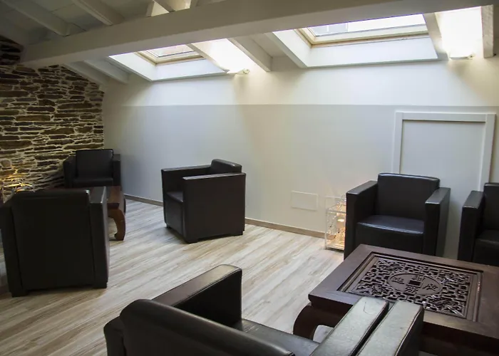 بيت شباب Cross (adults Only)