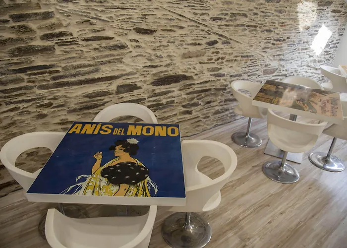 بيت شباب Cross (adults Only) *