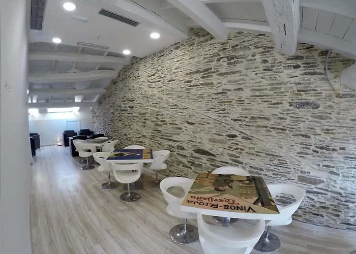 Hostel Cross (adults Only)