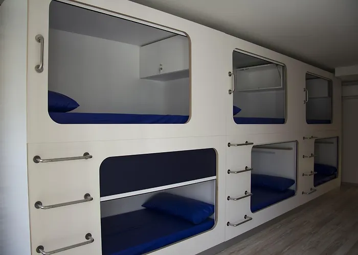 Hostel Cross (adults Only)