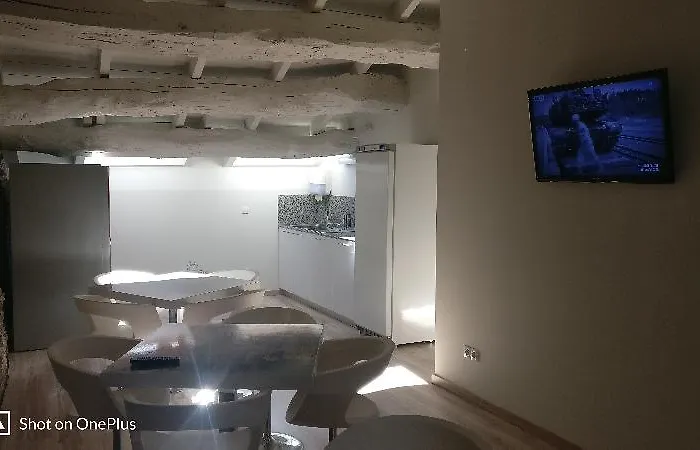 Albergue Cross (adults Only) *